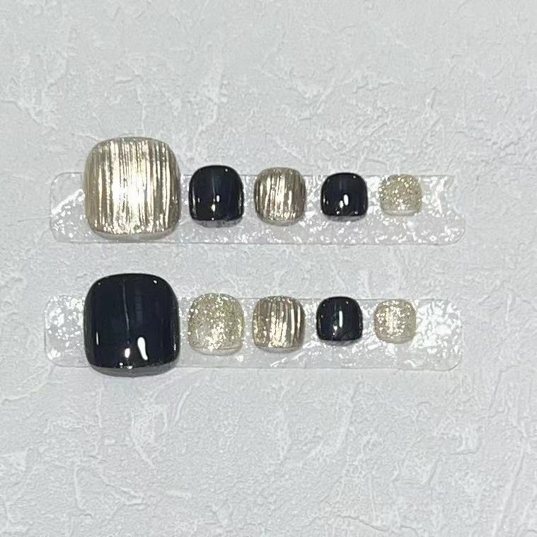 Press-On Nagelkunstset mit eleganten metallischen und Glitzerelementen Brehn