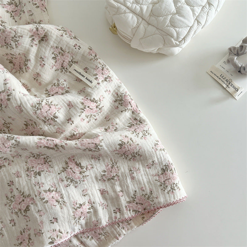 Unisex Baumwoll-Musselin-Decke mit floralem Design und Rüschendetails Brehn