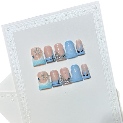 Dekoratives Press-On Nagelkunstset mit vom Ozean inspiriertem Design Brehn