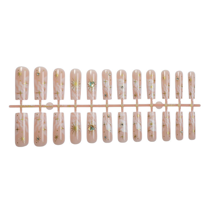 Kunstnagelset mit glamourösen Goldverzierungen Brehn