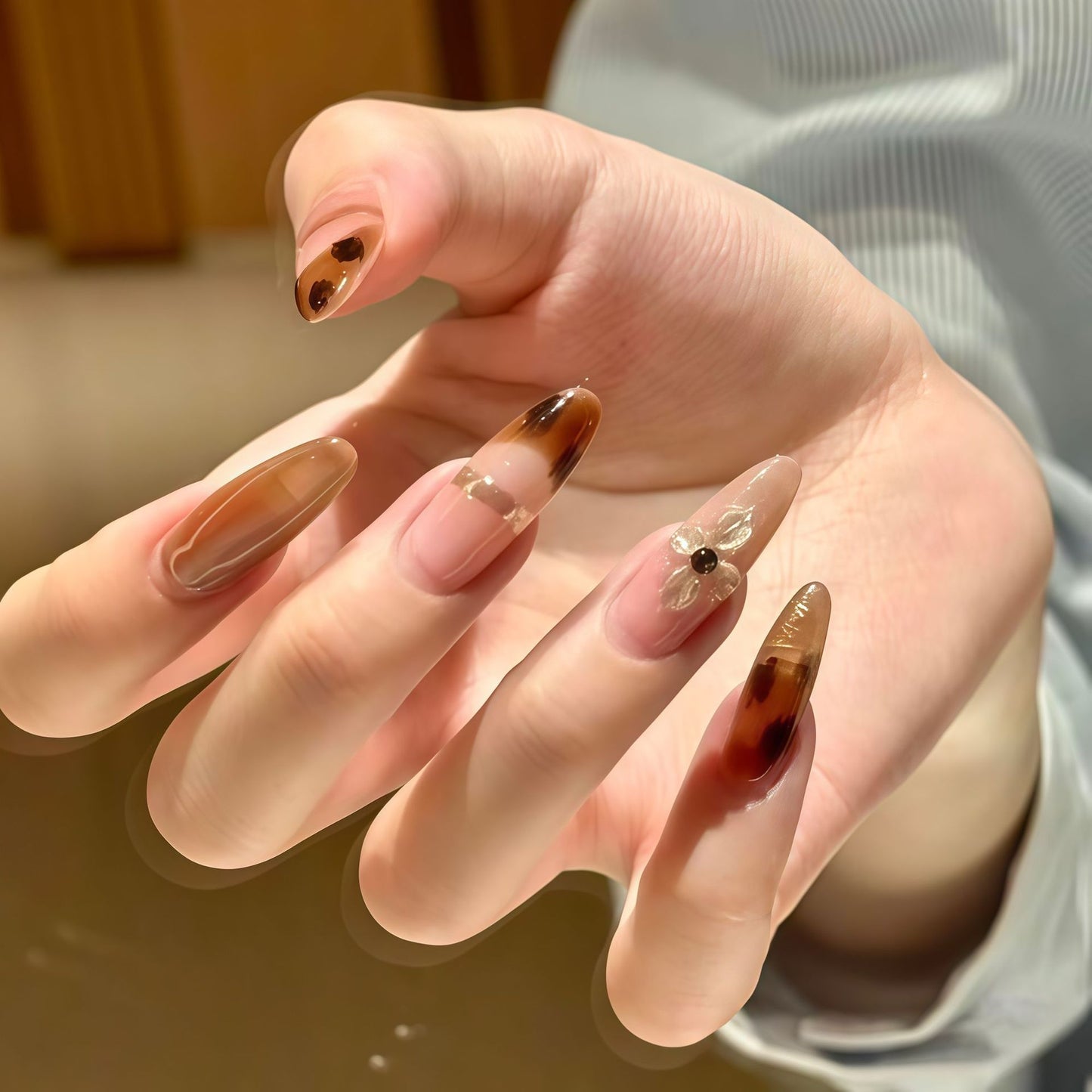 Elegante dekorative Press-On Nail Set Brehn