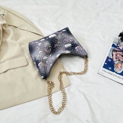 Gepolsterte Clutch-Handtasche mit Ketten-Detail