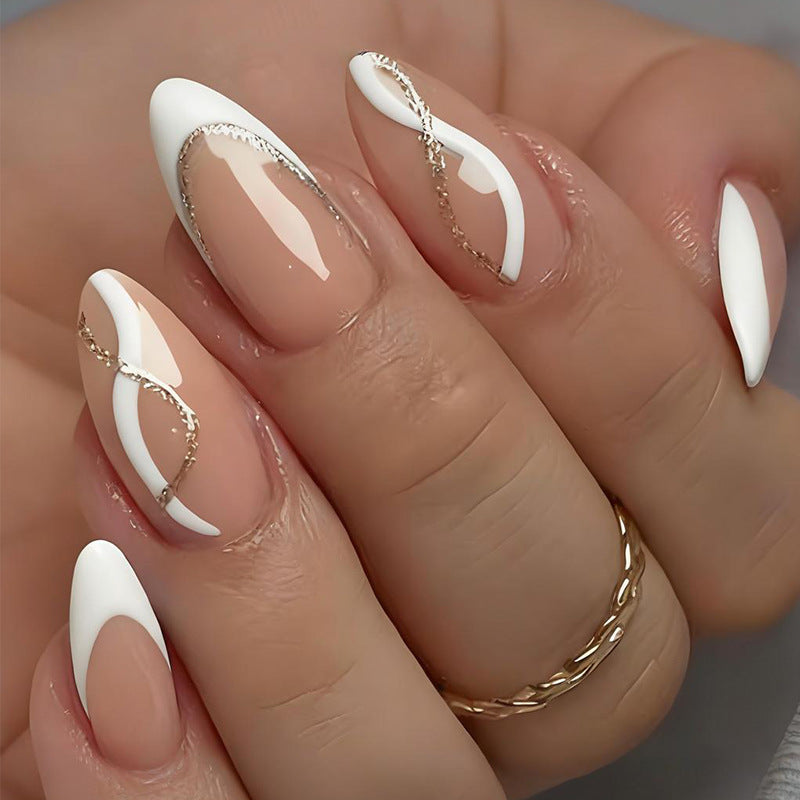 Kunstnagelset mit elegantem Spitzen-Design und glamourösen Akzenten Brehn