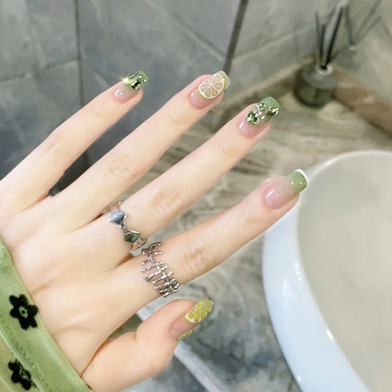 Kunstnagelset mit eleganten Kristallverzierungen Brehn