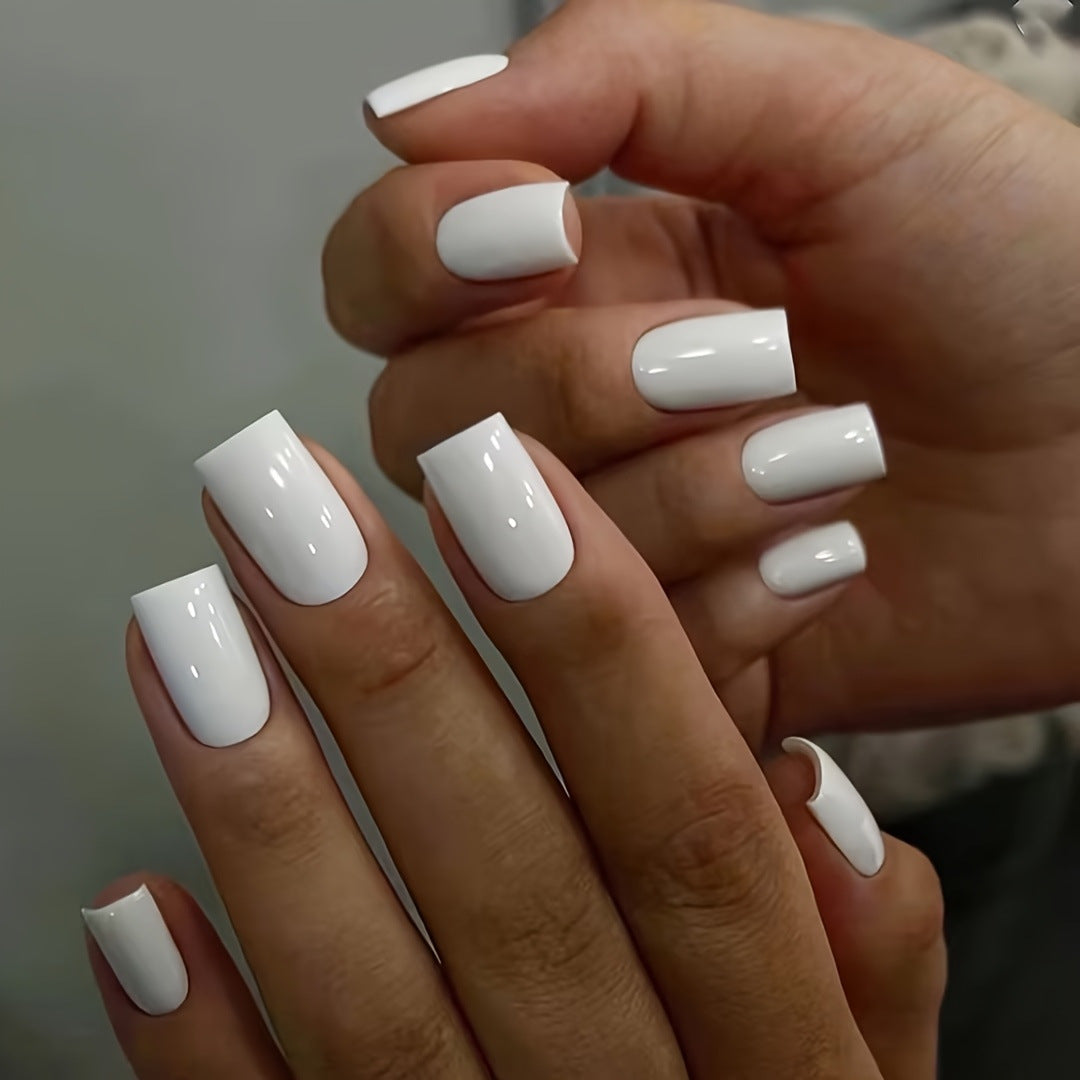 Kunstnagelset mit modernem, glänzenden Design Brehn