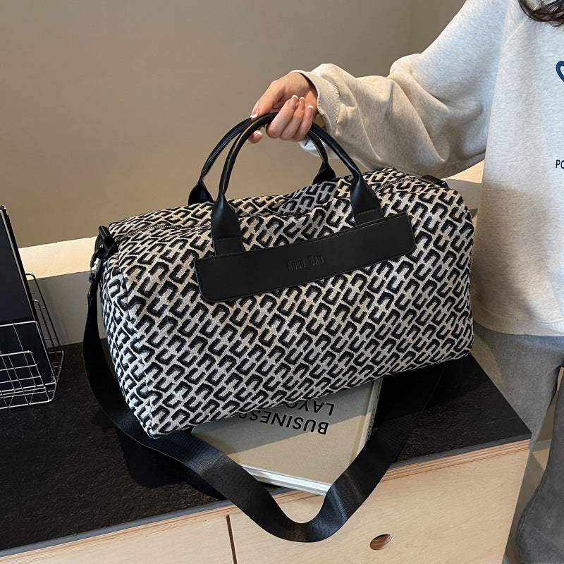 Sportliche Duffel-Tasche Mit Strapazierfähigem Material Und Praktischen Fächern Brehn