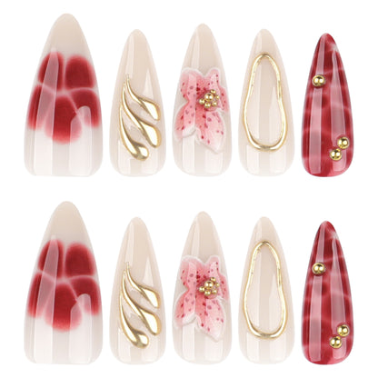 Kunstvolle Stiletto-Nägel mit eleganten Blumendesigns und Glitzerakzenten Brehn