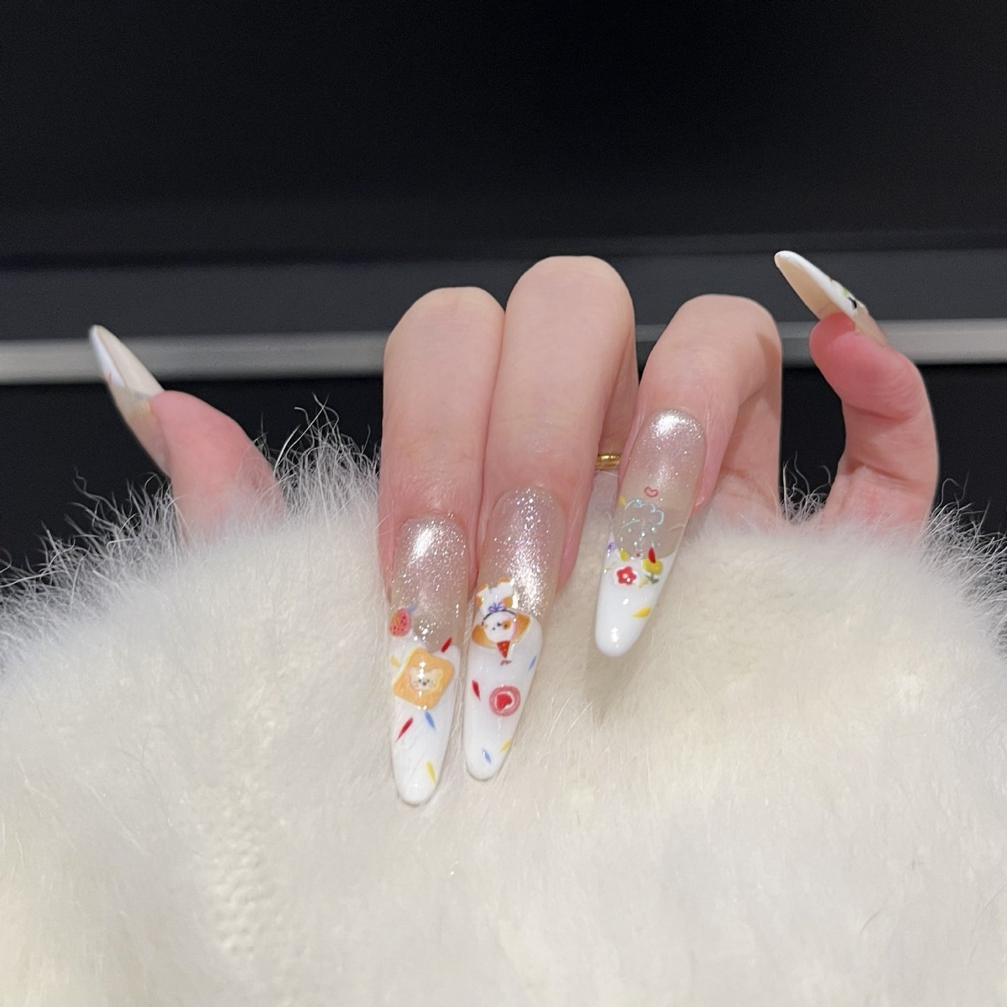 Dekoratives Press-On-Nail-Art-Set mit Glitzerakzenten Brehn