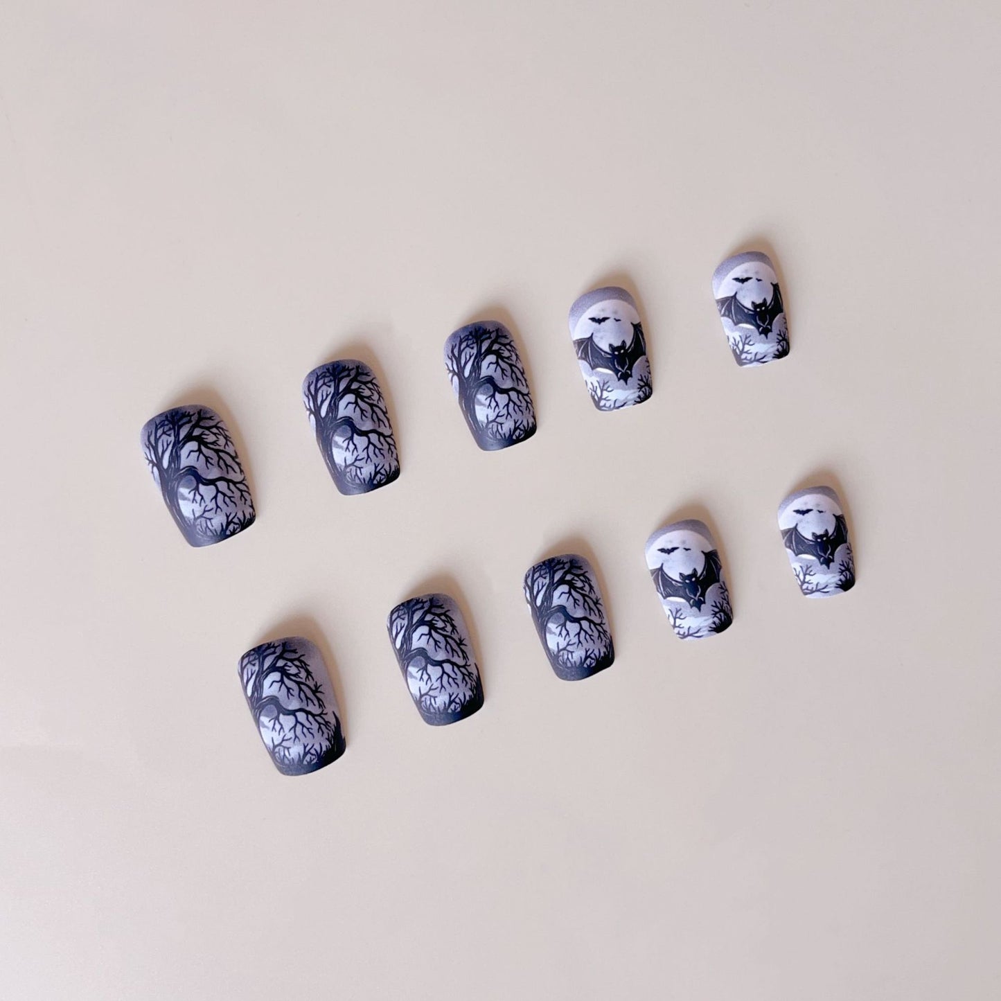 Kunstnagelset mit gruseligem Halloween-Motiv und aufwendigen 3D-Verzierungen Brehn