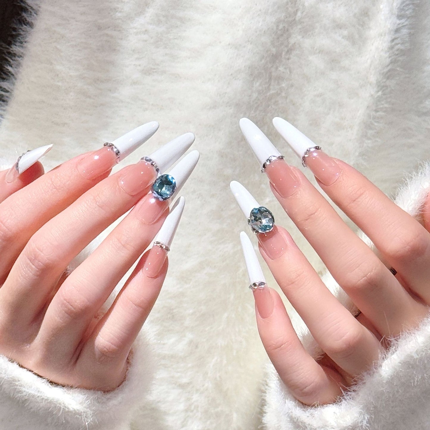 Luxus Strass-betonte Stiletto Press-On Nagelkunst Brehn