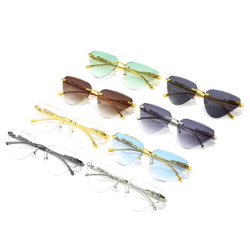 Damen Designer-Sonnenbrille mit kreativem, dreieckigem Rahmen und elegante goldene Akzente Brehn