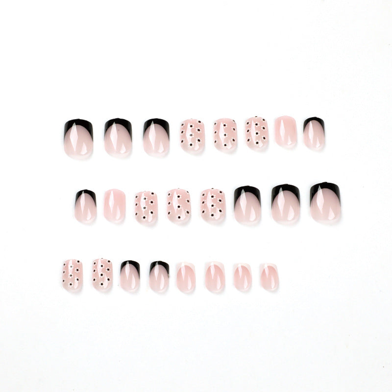 Kunstvolle Nagelkunst mit Blumen-Design Brehn