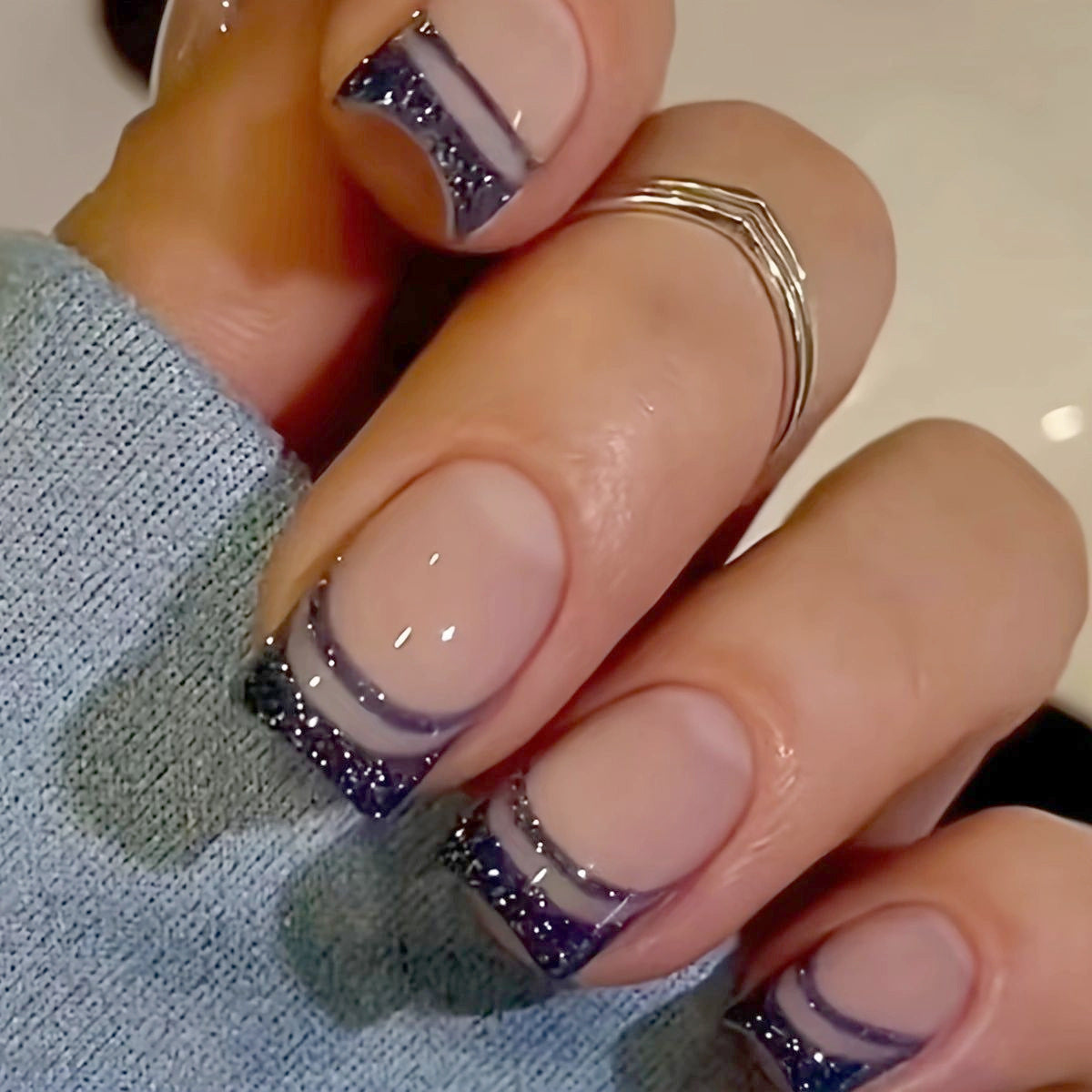 Stylische glitzernde French Tip Nagelverzierungen Brehn