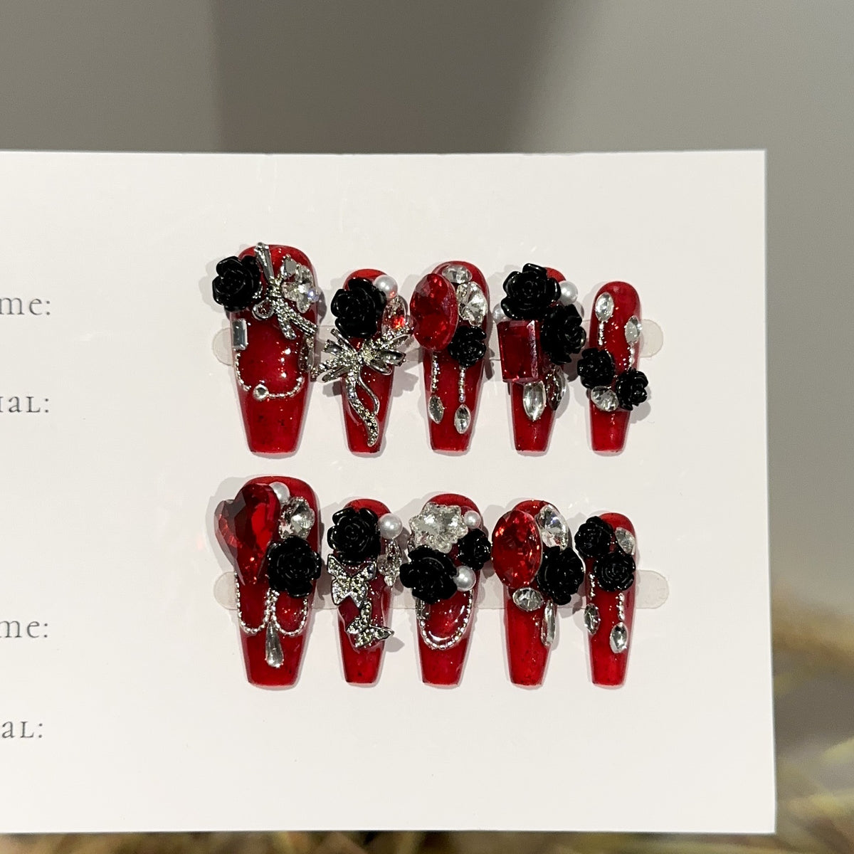 Glamouröses, blumenmotiviertes Press-On-Nagel-Set