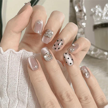 Kunstnagelset mit eleganten 3D-Dekoren Brehn