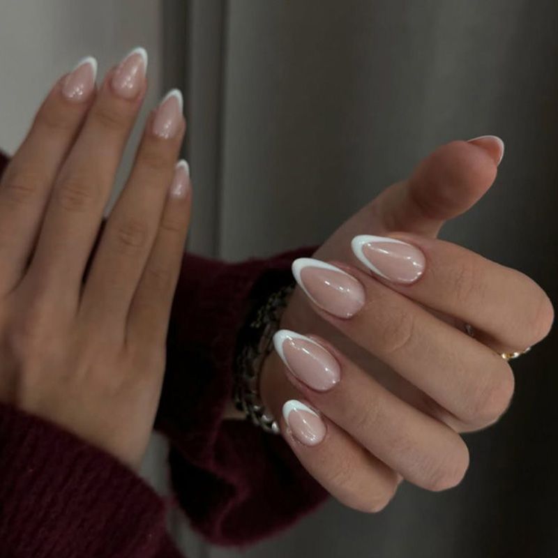 Nagelkunstset mit eleganter French-Maniküre Brehn