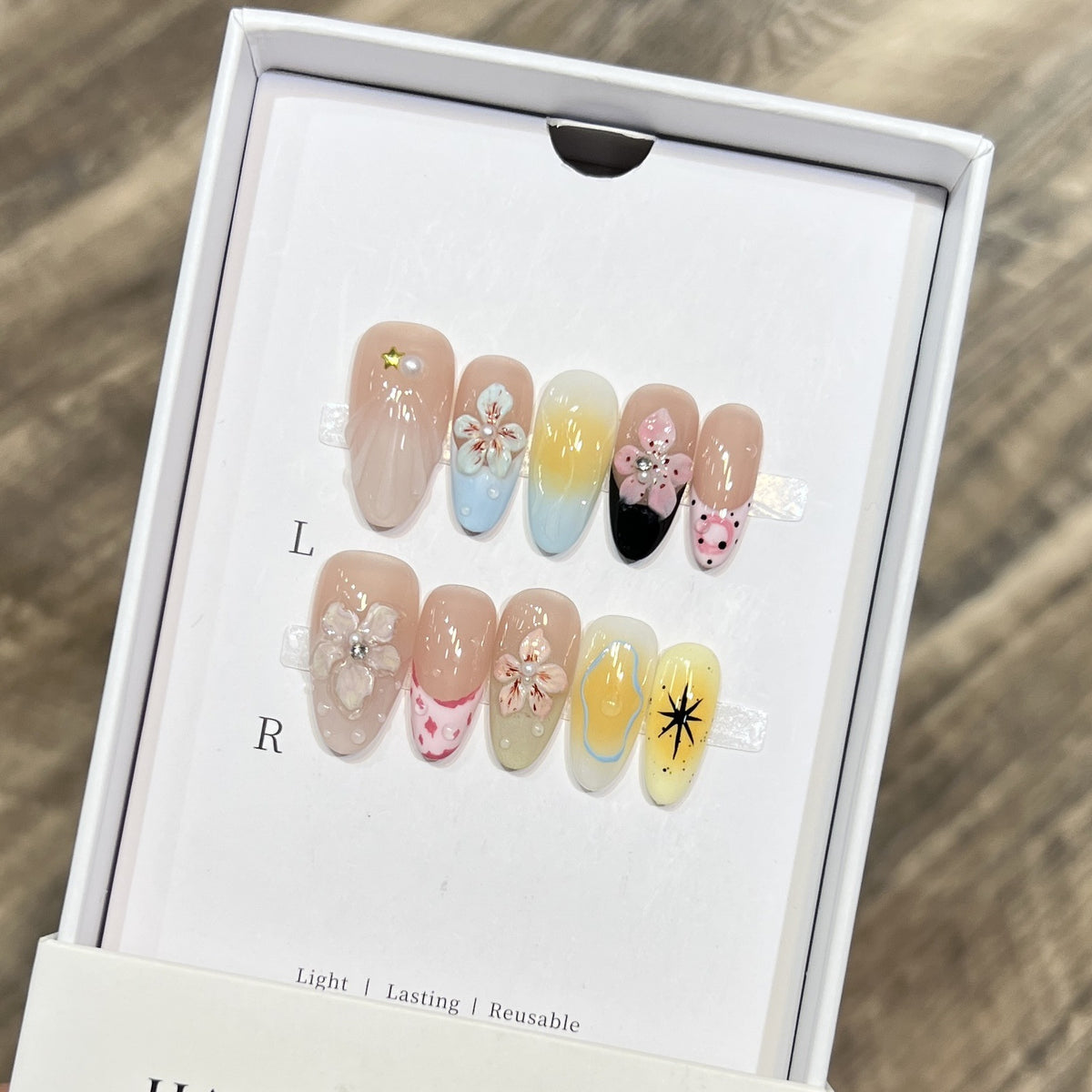 Dekorativer Floral Stiletto Press-On Nail Set Brehn