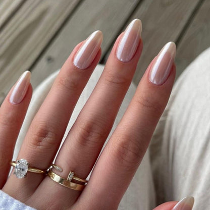 Glänzende mandelförmige Nagelverlängerungen Brehn