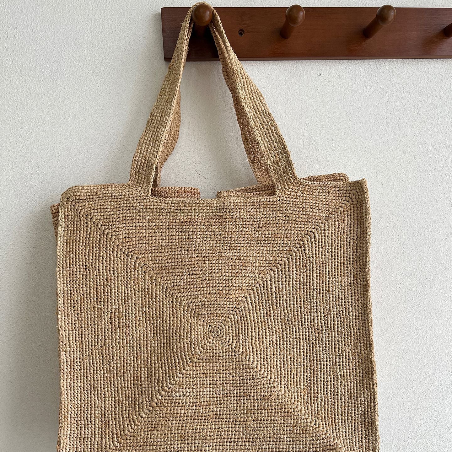 Handgefertigte Stroh-Tasche mit Stilvollem Design Brehn