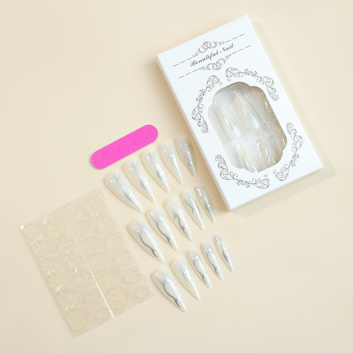 Kreatives Nagelset mit spitzen Kunstnägeln und Zubehör Brehn