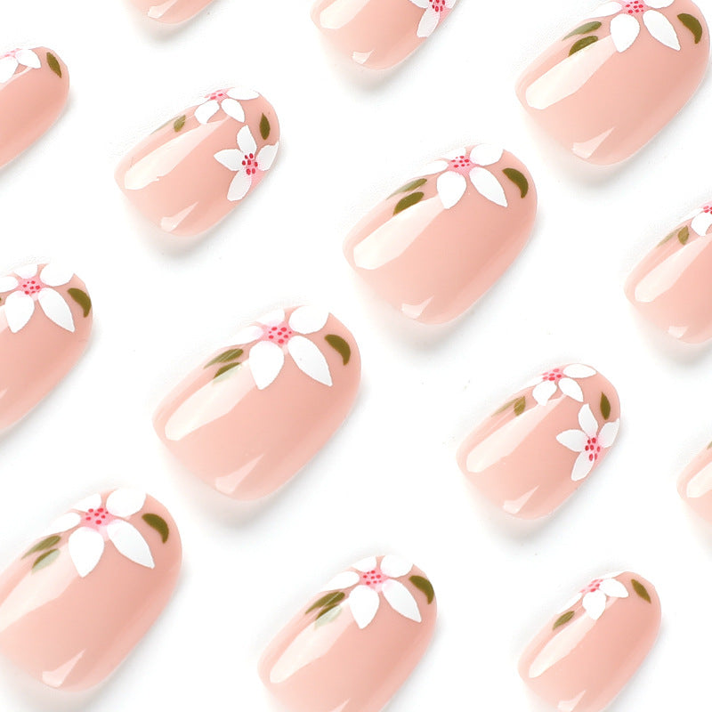 Kunstvolle Nagelkunst mit floralen Akzenten Brehn