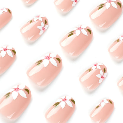 Kunstvolle Nagelkunst mit floralen Akzenten Brehn
