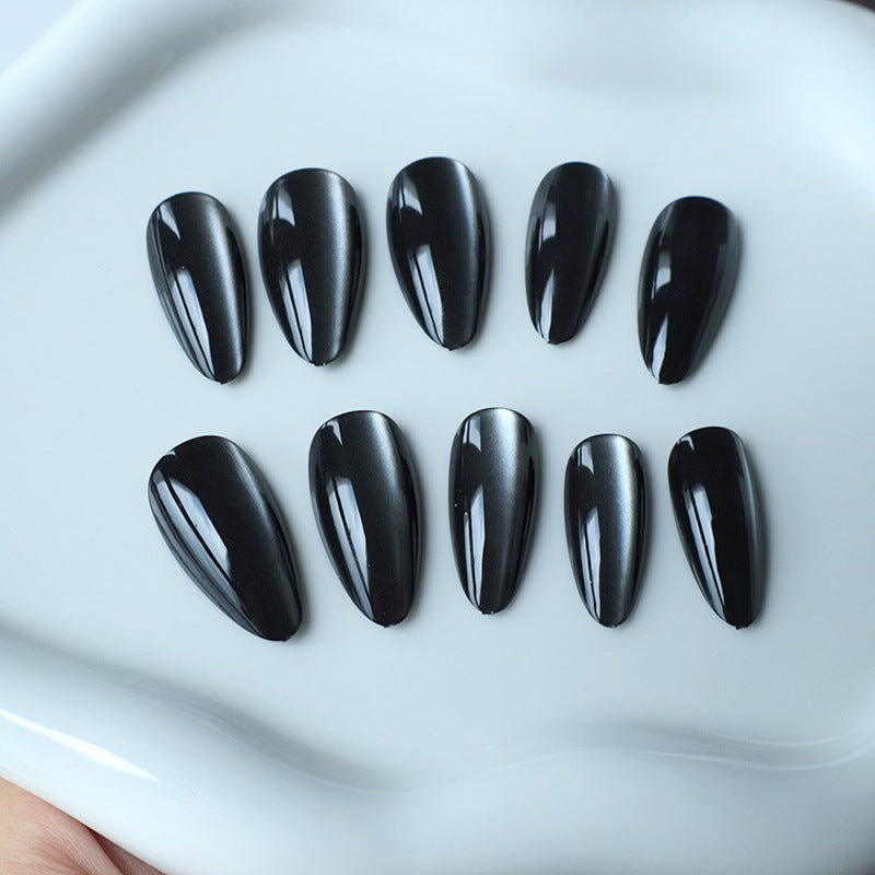 Glänzende Stiletto-Nagelerweiterungen Brehn