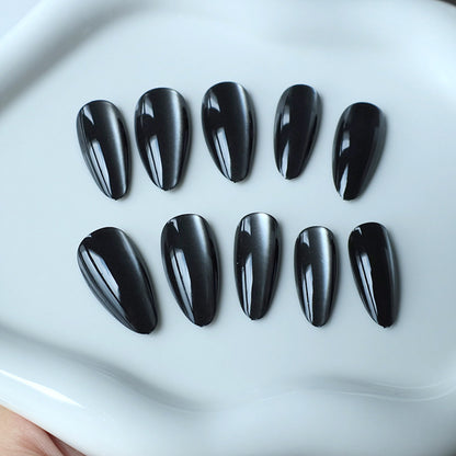 Glänzende Stiletto-Nagelerweiterungen Brehn