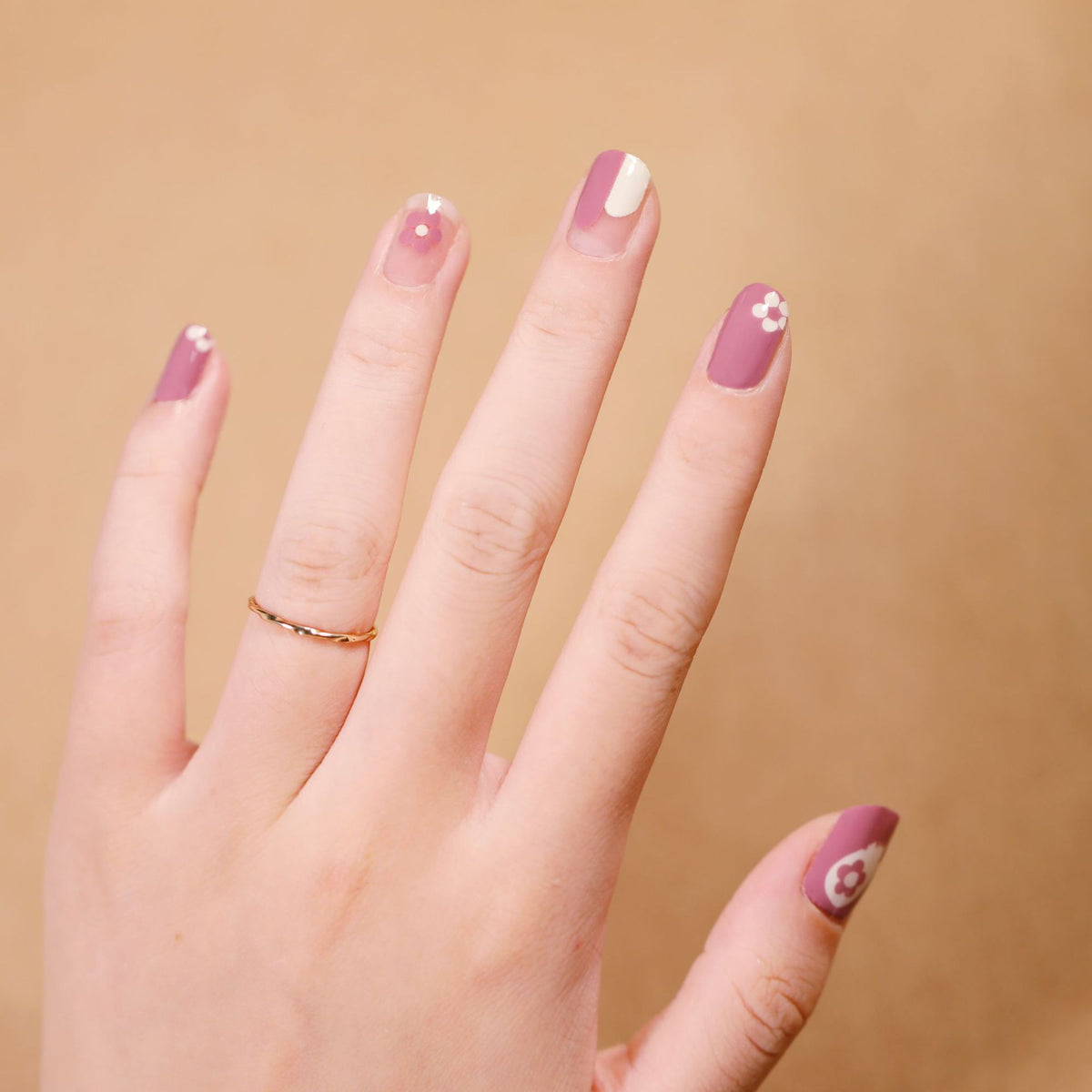 Künstliche Nagelgestaltung mit Herz-Motiv Brehn