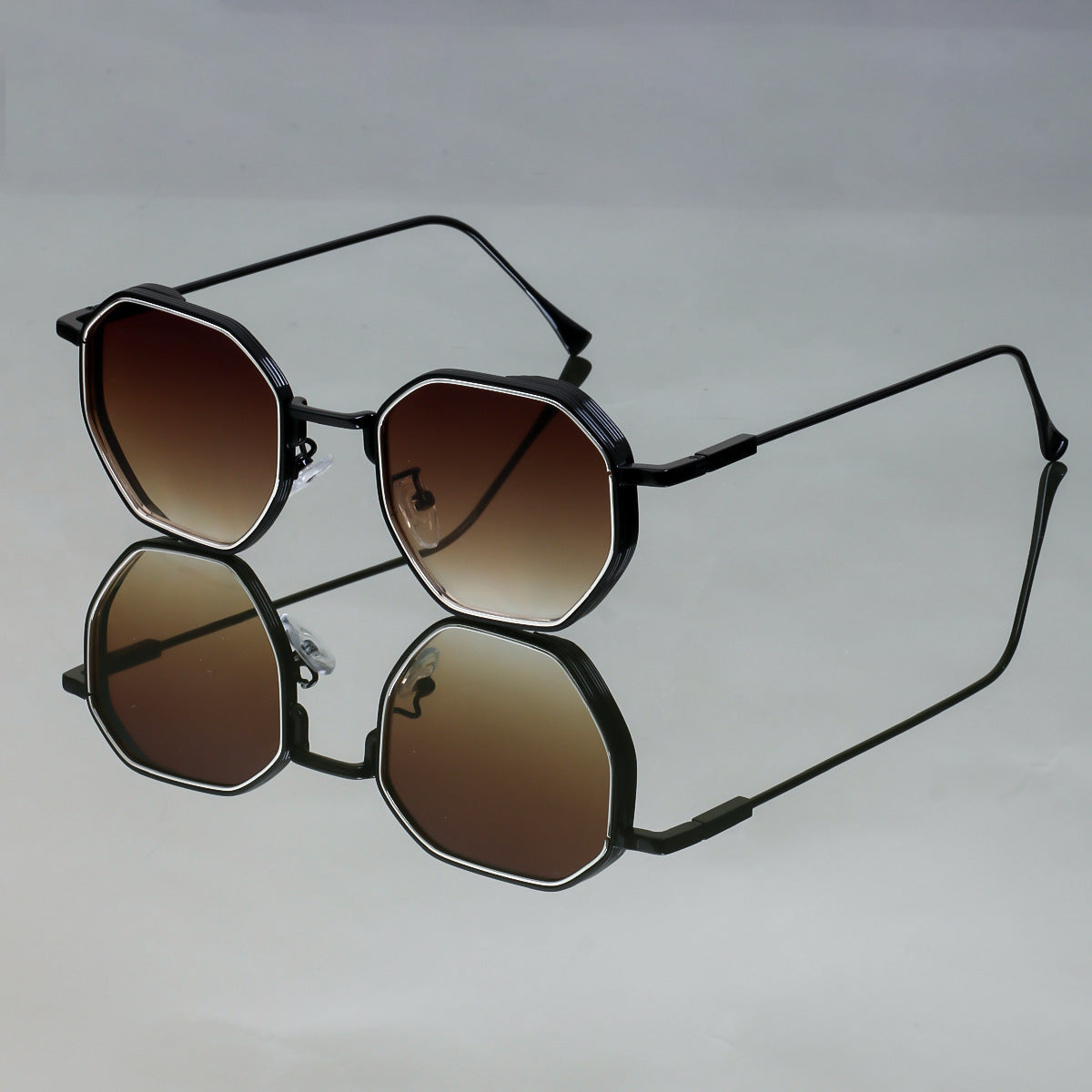 Damen Sonnenbrille im eleganten, geometrischen Stil mit strapazierfähigem Rahmen Brehn