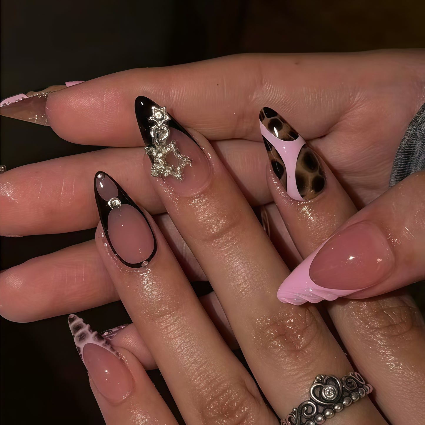 Stylische abstrakte Druck-Nagelverlängerungen Brehn