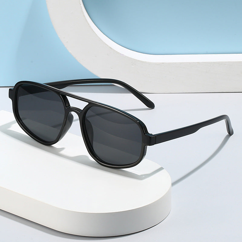 Damen modische Sonnenbrille mit breitem Gestell und UV-Schutz Brehn