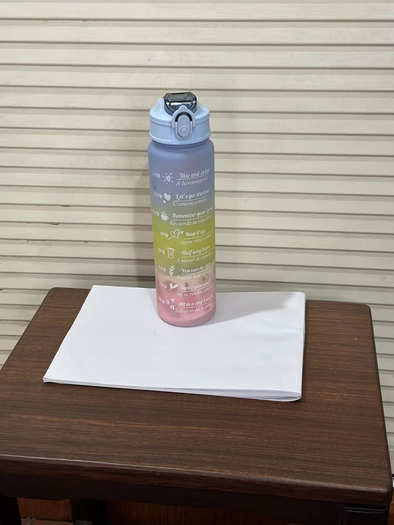 Damen Motivierende Wasserflasche mit Zeitmarkierungen Brehn