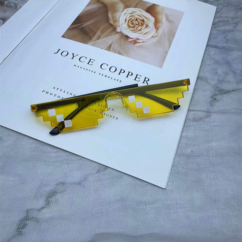 Geometric Pixelated Frame Sonnenbrille Brehn