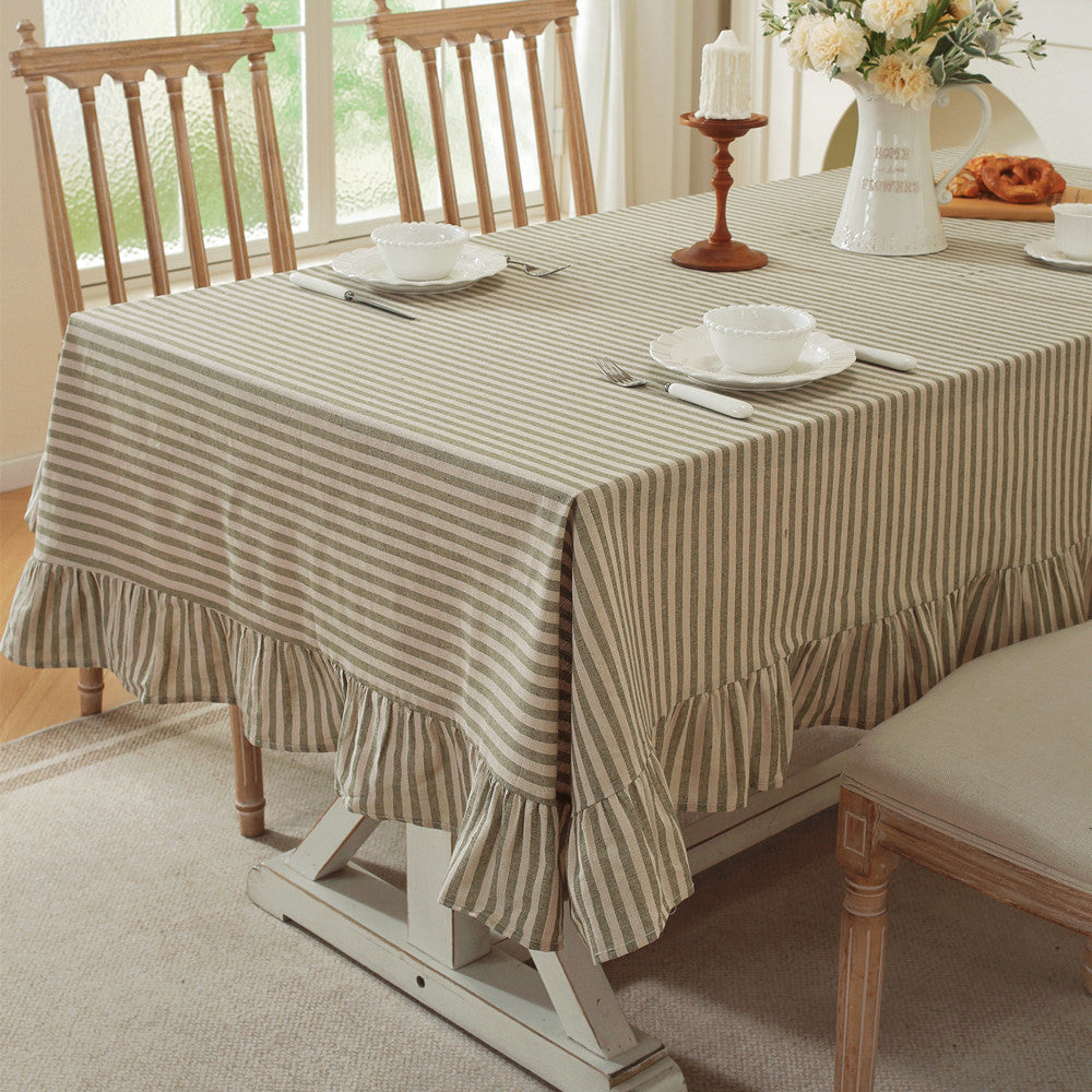 Flirty gestreifte Tischdecke mit Rüschensaum