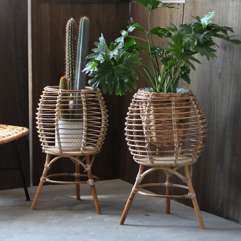 Handgefertigter Rattan-Hocker Brehn