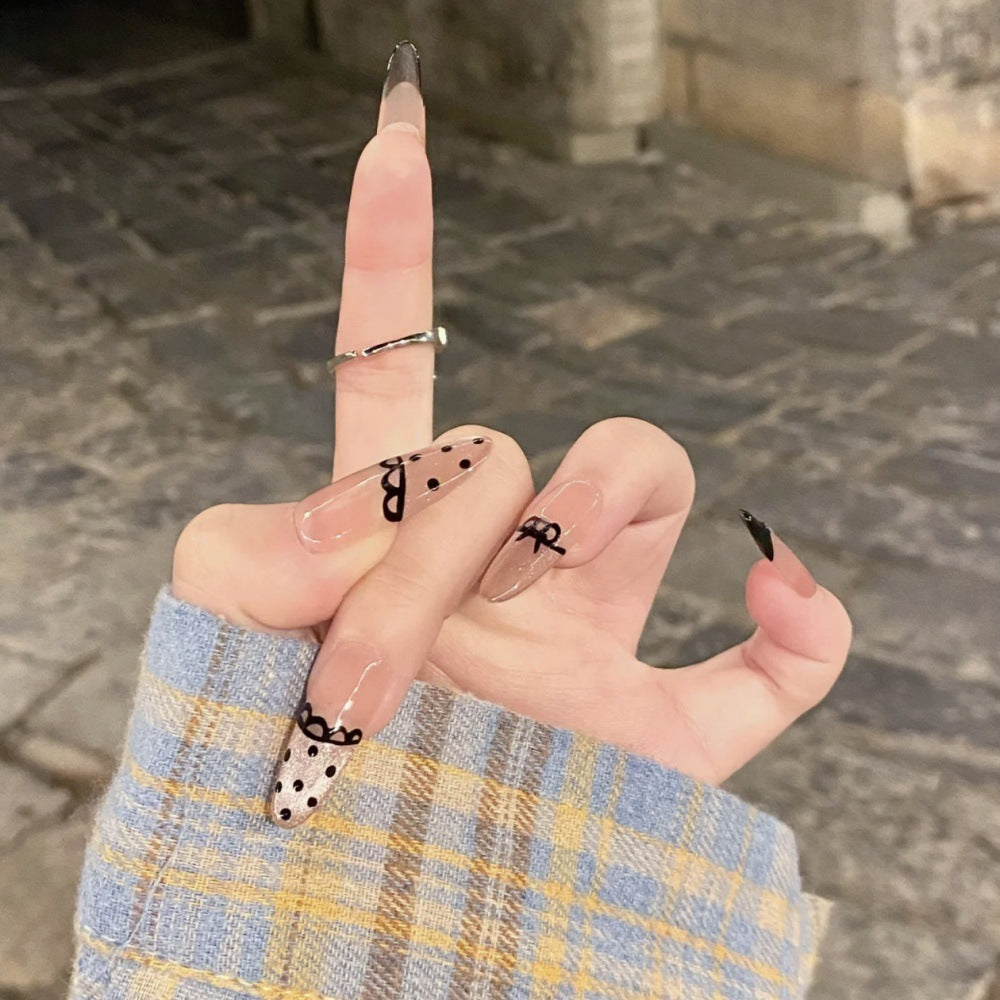 Stylisches Press-On-Nagelset mit künstlerischen Mustern Brehn