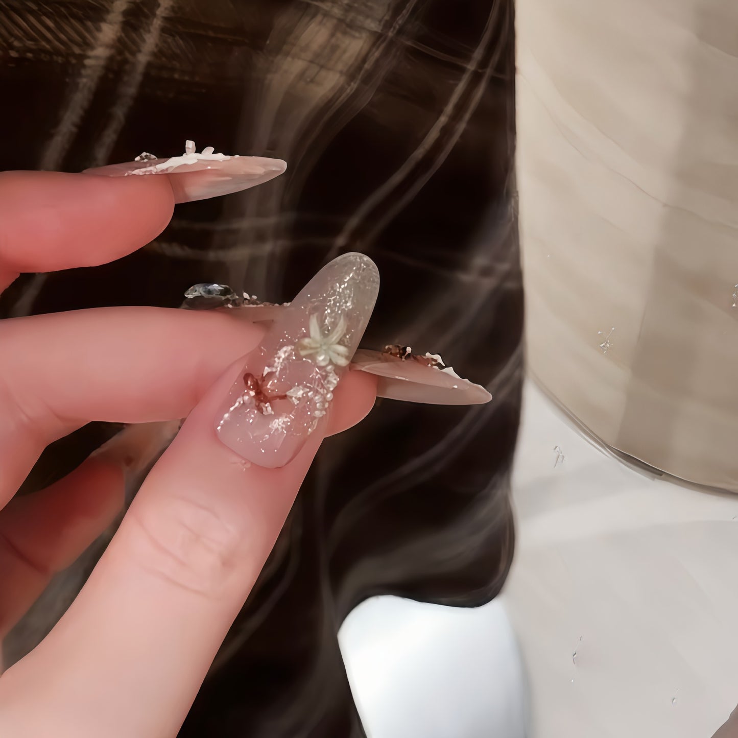 Künstliche Nagelspitzen mit Eleganten Glitzerdetails Brehn
