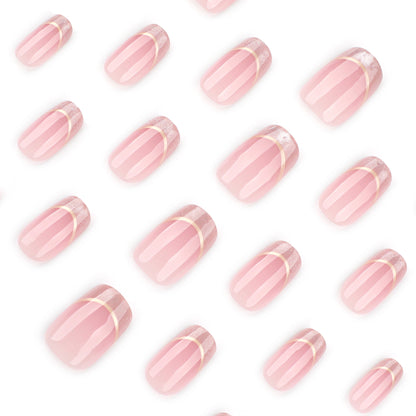 Kunstvolle Nagelverlängerungen mit Glitzer- und Golddetails Brehn