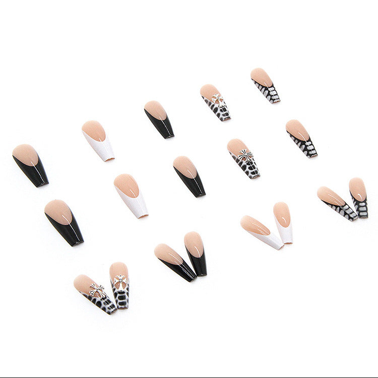 Kunstnagelset mit eleganten 3D-Verzierungen und kreativen Motiven Brehn