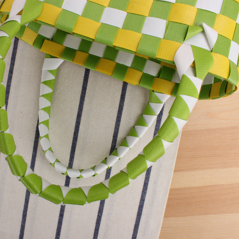 Handtasche Aus Geflochtenem Material mit Stilvollem Karomuster Brehn