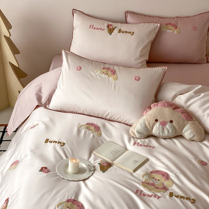 Luxuriöses Satin-Effekt Bettbezug-Set mit bestickten Glücks-Pferde-Applikationen