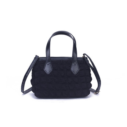 Strukturierte Mini-Satteltasche