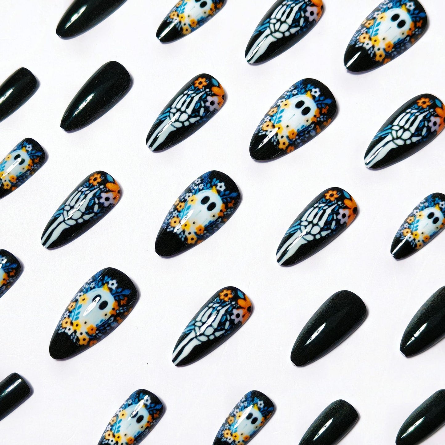 Kunstnägel Im Kreativen Totenkopf-Design Brehn