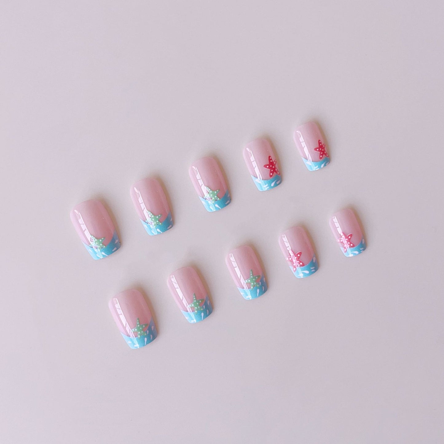 Kreatives Kunstnagelset mit tropischem Strand-Stil Brehn
