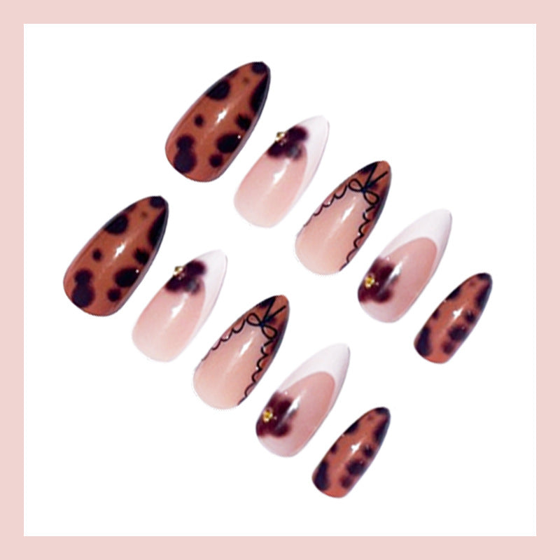 Kunstnagelset mit elegantem Flecken-Design Brehn
