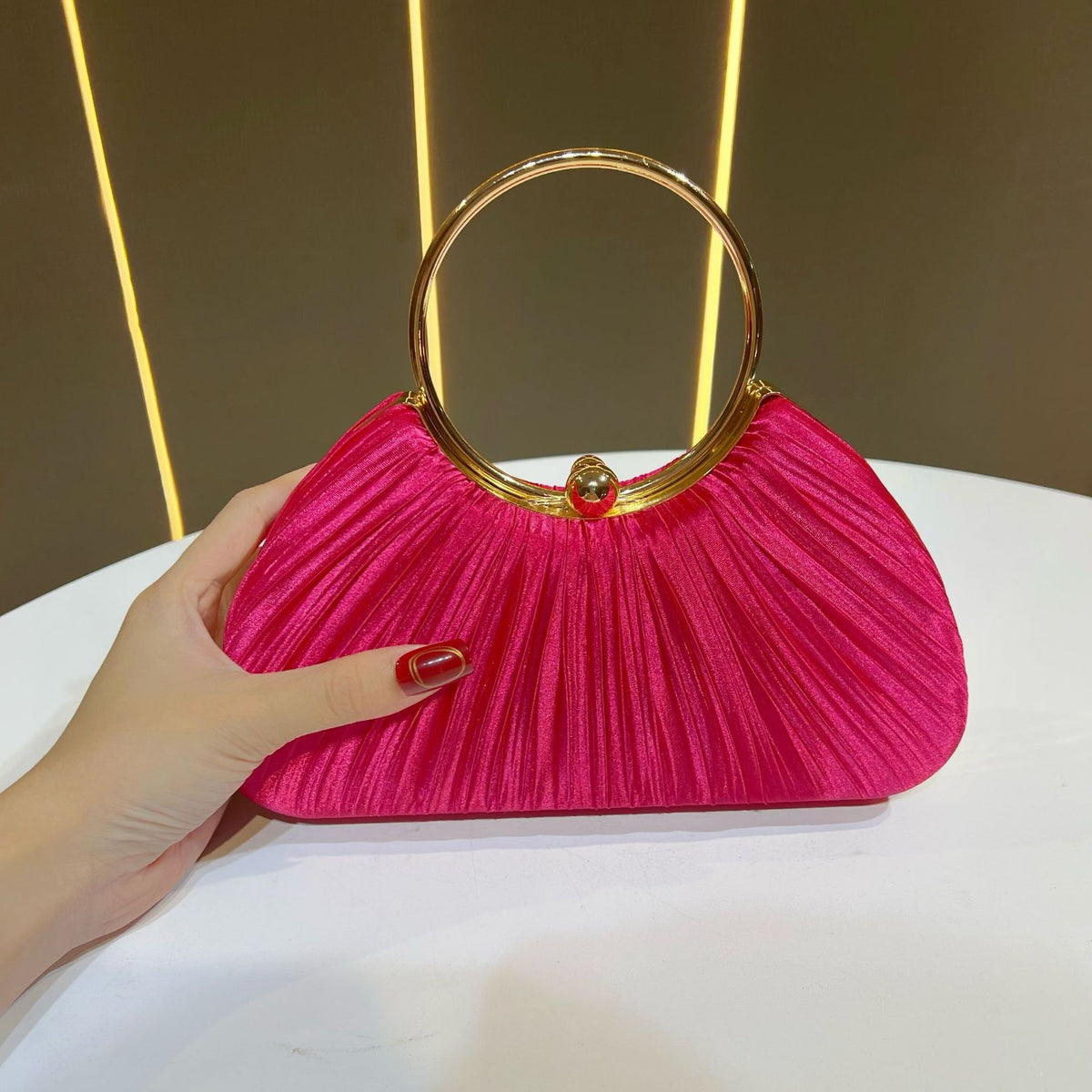 Luxuriöse plissierte abendliche Clutch