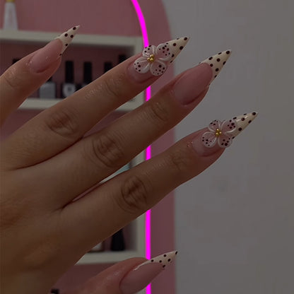 Kunstnagelset mit eleganten Blüten- und Punktemotiven Brehn
