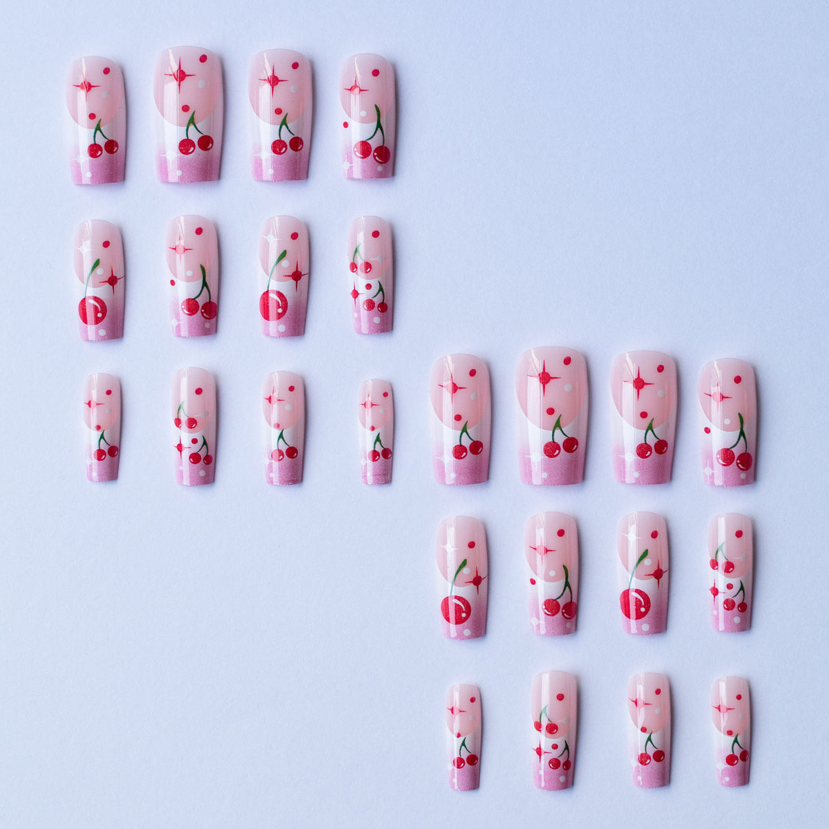 Künstlerische Kirschblüten-Nagelkunst