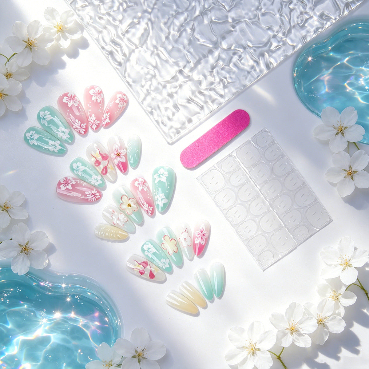 Elegante Kunstnagelkollektion mit floralen Motiven Brehn